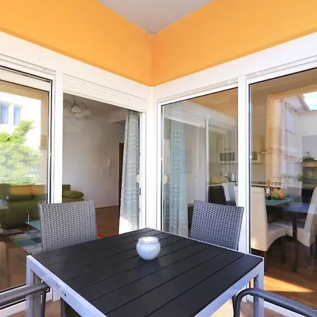 New! Gabriella 4+2, *