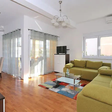 Apartment New! Gabriella 4+2, Privlaka