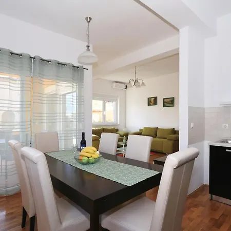 New! Gabriella 4+2, Privlaka Apartment *