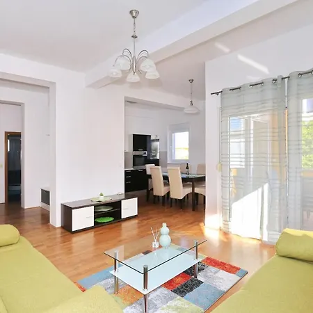 Apartment New! Gabriella 4+2, Privlaka *